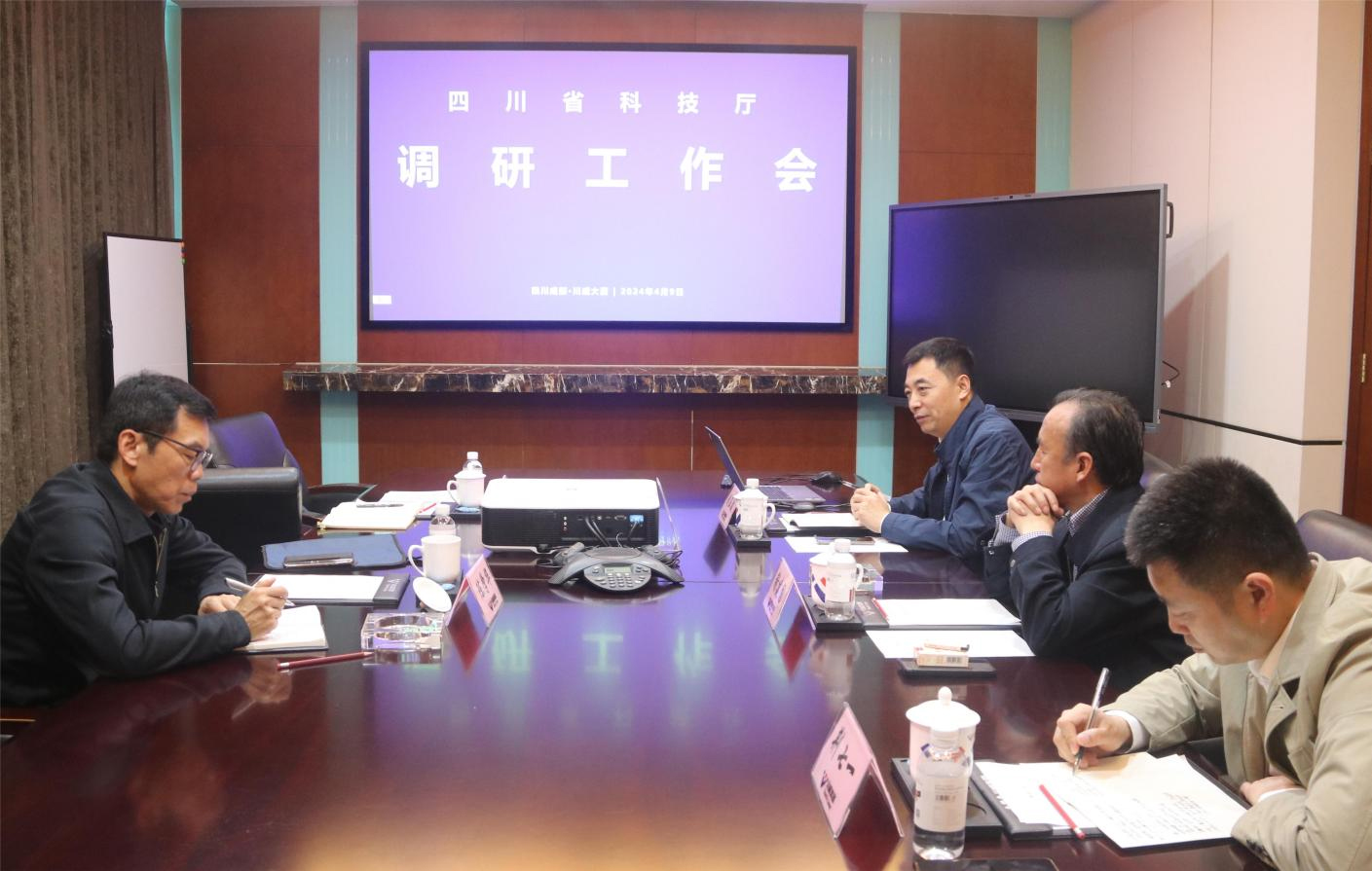 四川省科技廳副廳長陳學華到訪川威調研交流